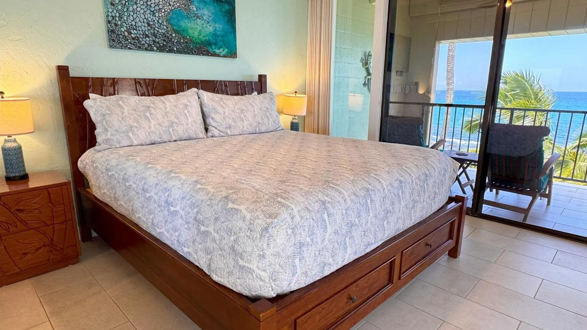Oceanfront Luxury Condo Kailua-Kona